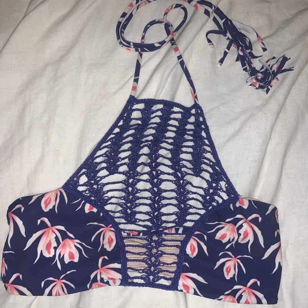 Acacia Panama top in blue island orchid
